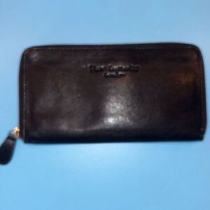 Pure Luxuries London black leather zip around wallet